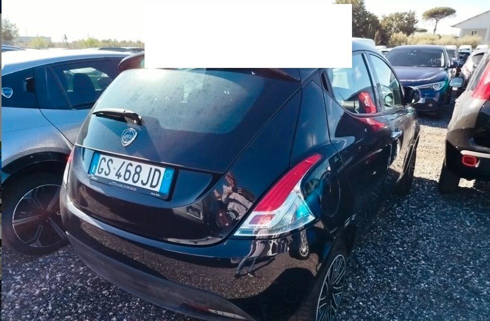 LANCIA YPSILON 1.0 FIREFLY 69CV 6M. HYBRID ORO ( BLUETOOTH )