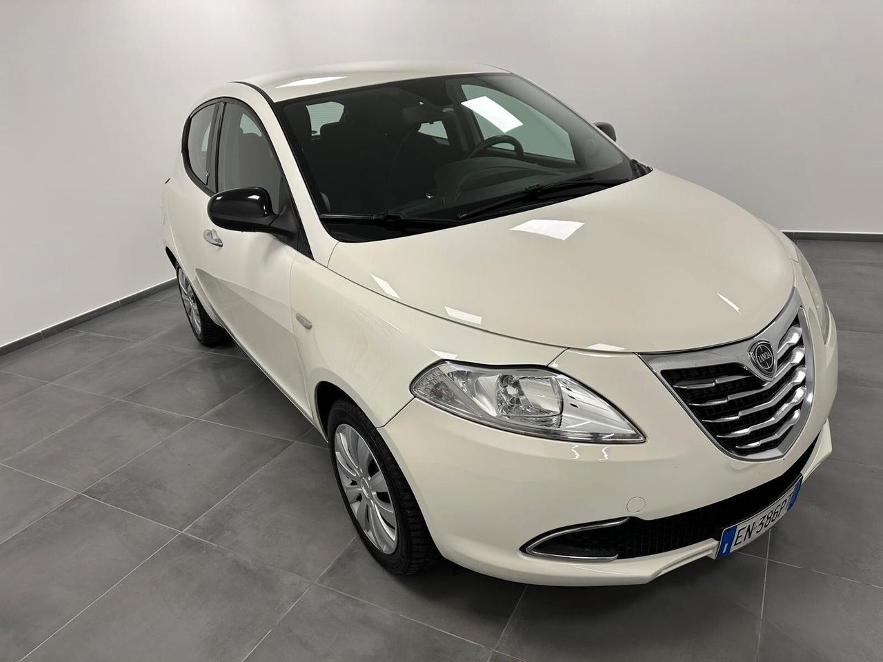 Lancia Ypsilon 1.2 69 CV 5 porte GPL Ecochic Gold - NeoPatentati