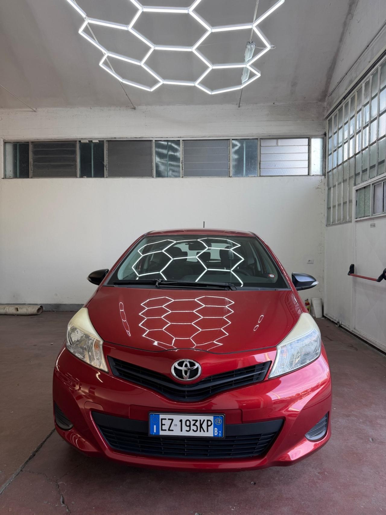 Toyota Yaris 1.0 3 porte Active neopatentati