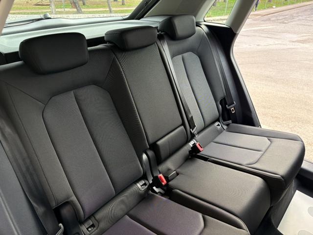 AUDI Q3 35 TDI quattro S tronic Business COCKPIT