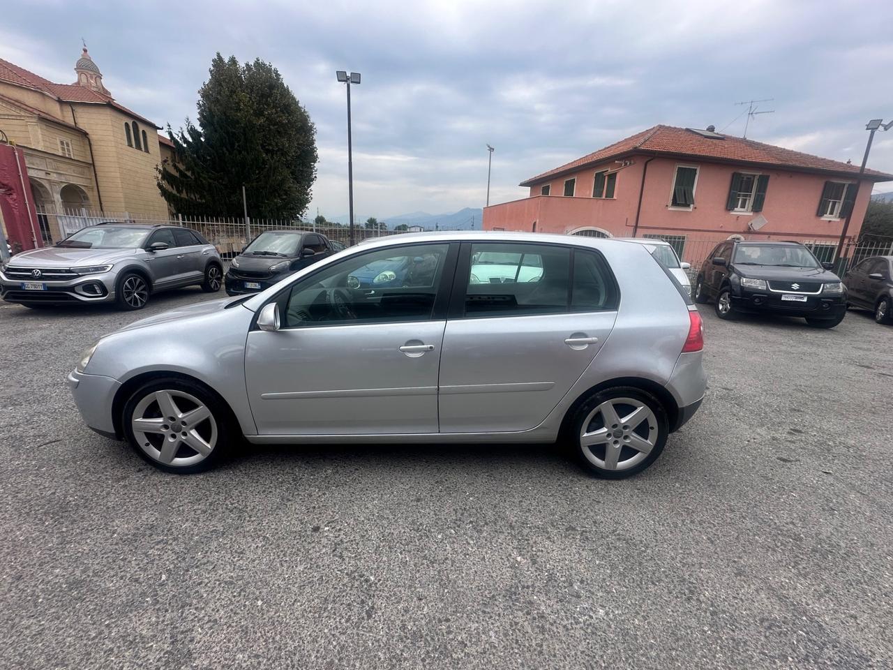Volkswagen Golf 1.6 16V FSI 5p. Sportline