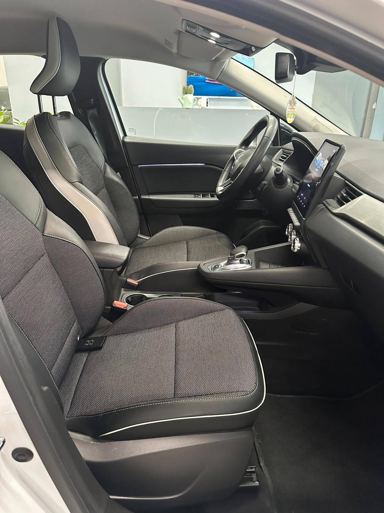 Renault Captur Plug-in Hybrid E-Tech 160 CV Initiale Paris