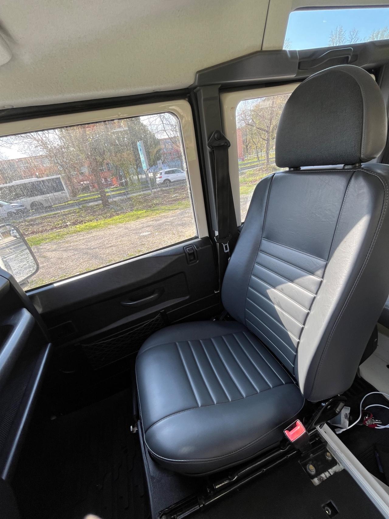 Land Rover Defender 110 2.4 TD4 Hard Top SE