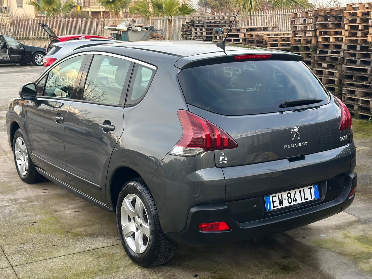 Peugeot 3008 1.6 HDi 115CV Business MY 2014