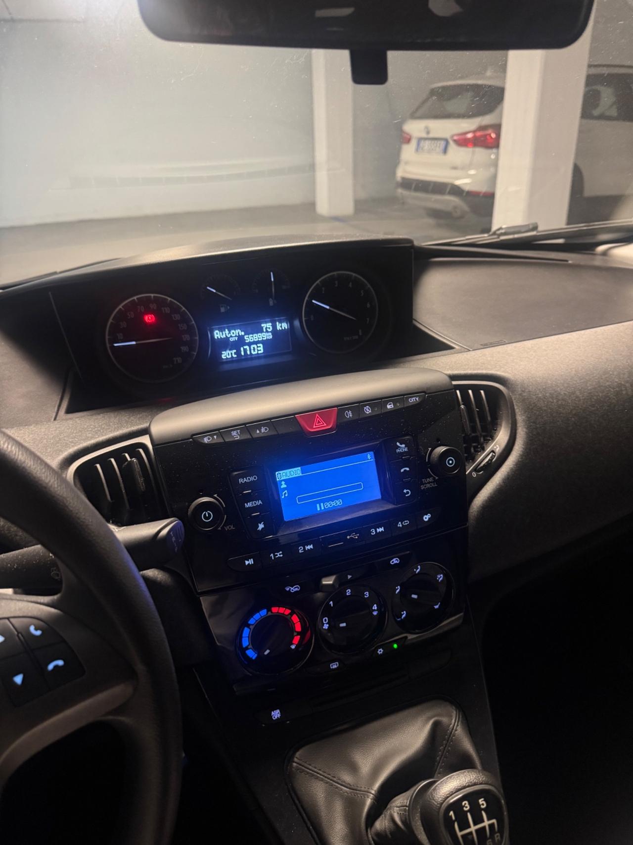 Lancia Ypsilon 1.0 FireFly 5 porte S&S Hybrid Silver