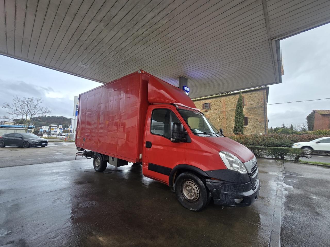 Iveco con sponda idraulica