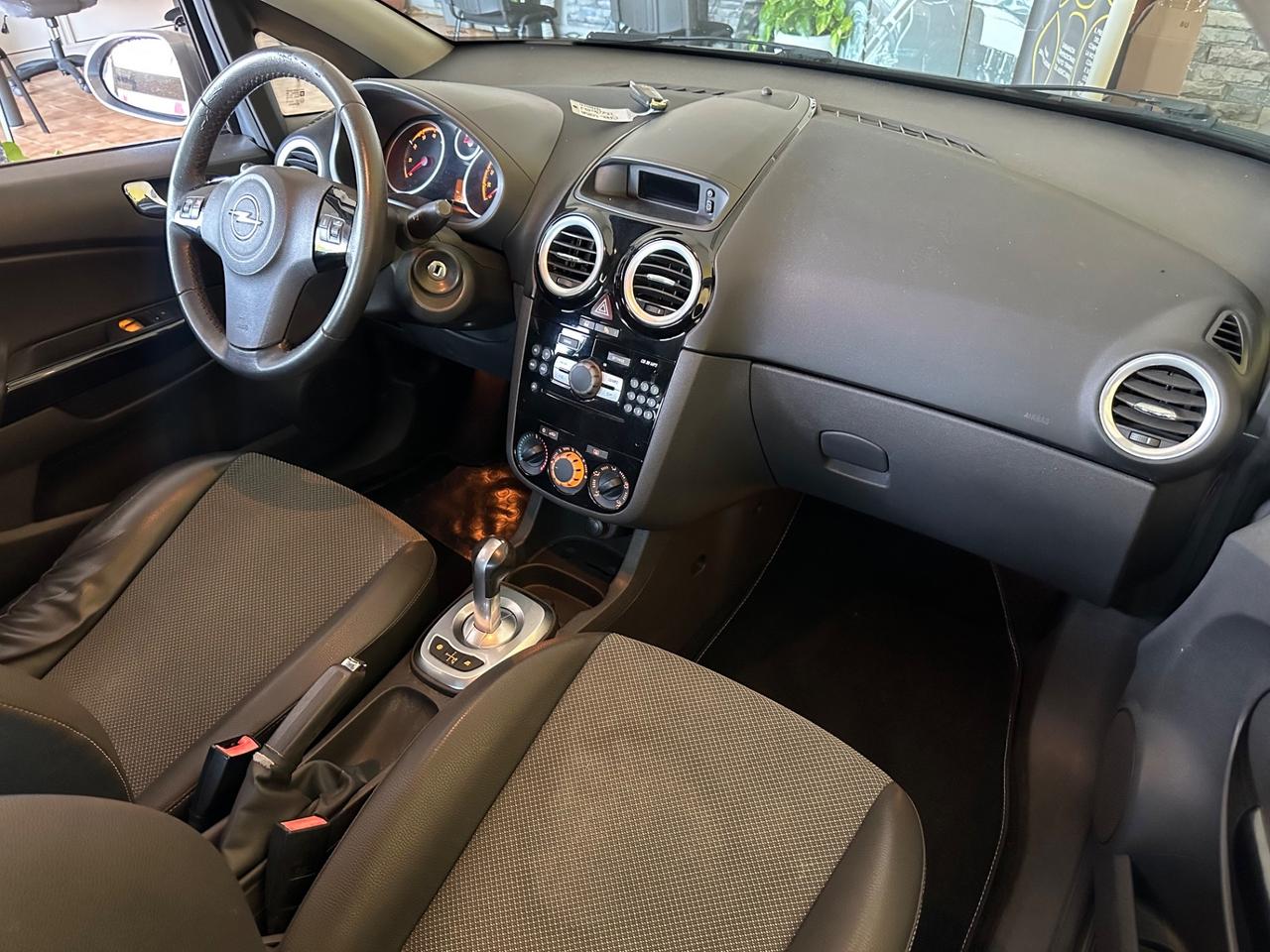 Opel Corsa 1.2benz. Cambio automatico 128.000km