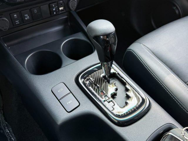 TOYOTA Hilux 2.8 D A/T 4WD Double Cab Invincible IVA ESPOSTA