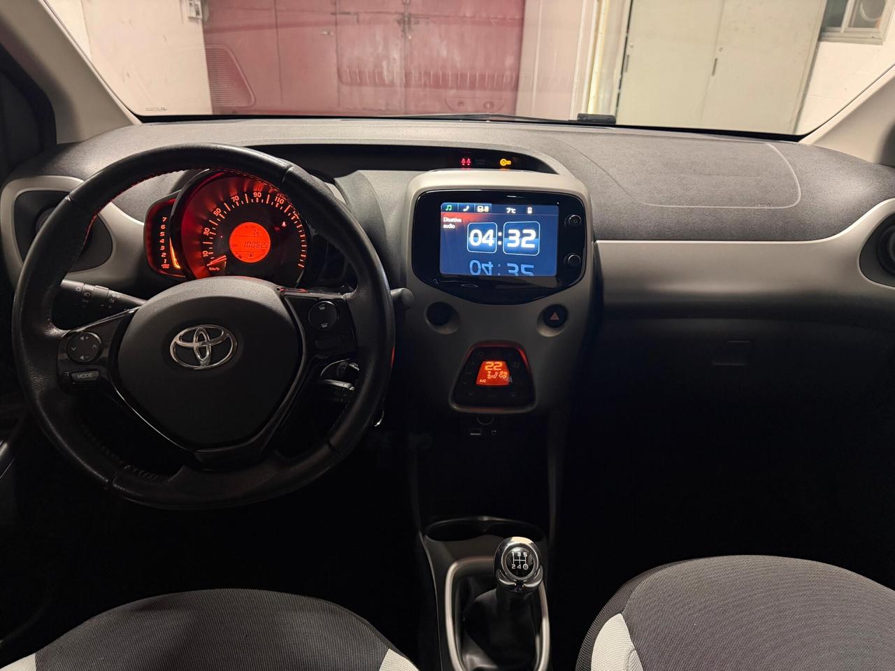 Toyota Aygo 1.0 VVT-i 69 CV 5P X-BLACK TSS NEOPAT