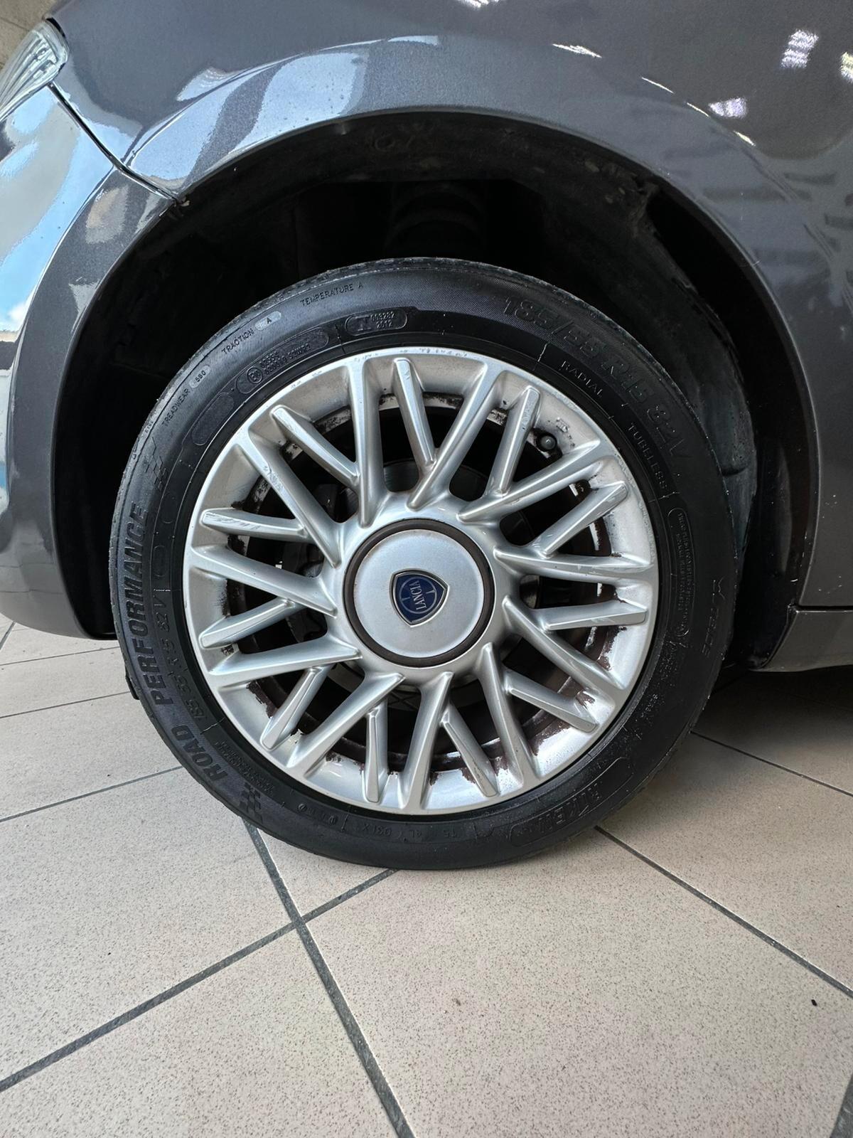 Lancia Ypsilon 1.2 69 CV 5 porte S&S Gold