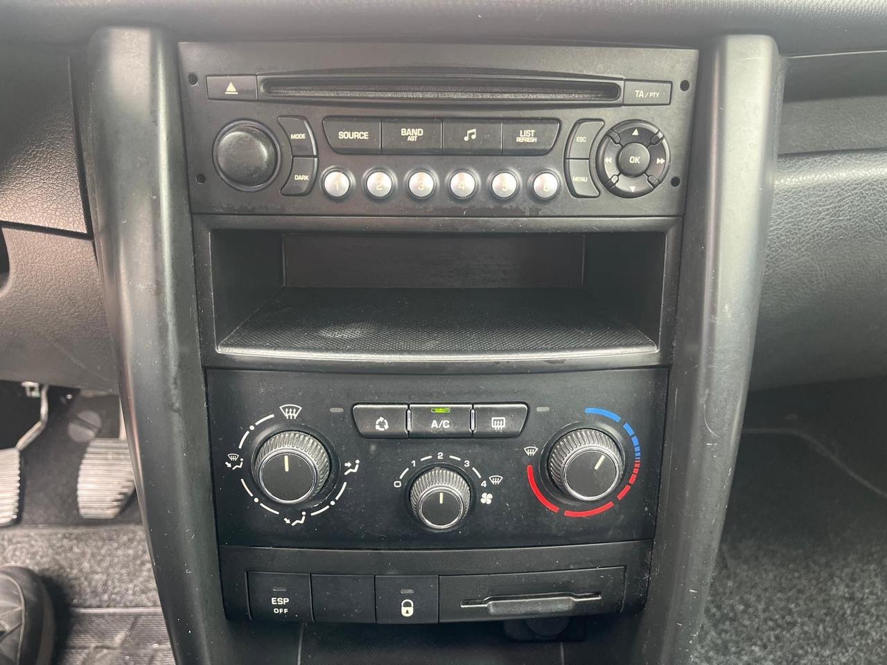 Peugeot 207 5P-1.4 hdi/68 cv -“ millesim 200” -2011