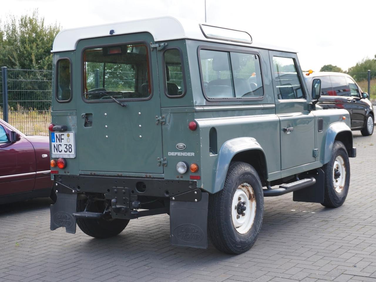 Land Rover Defender 90 TD4 Station Wagon E