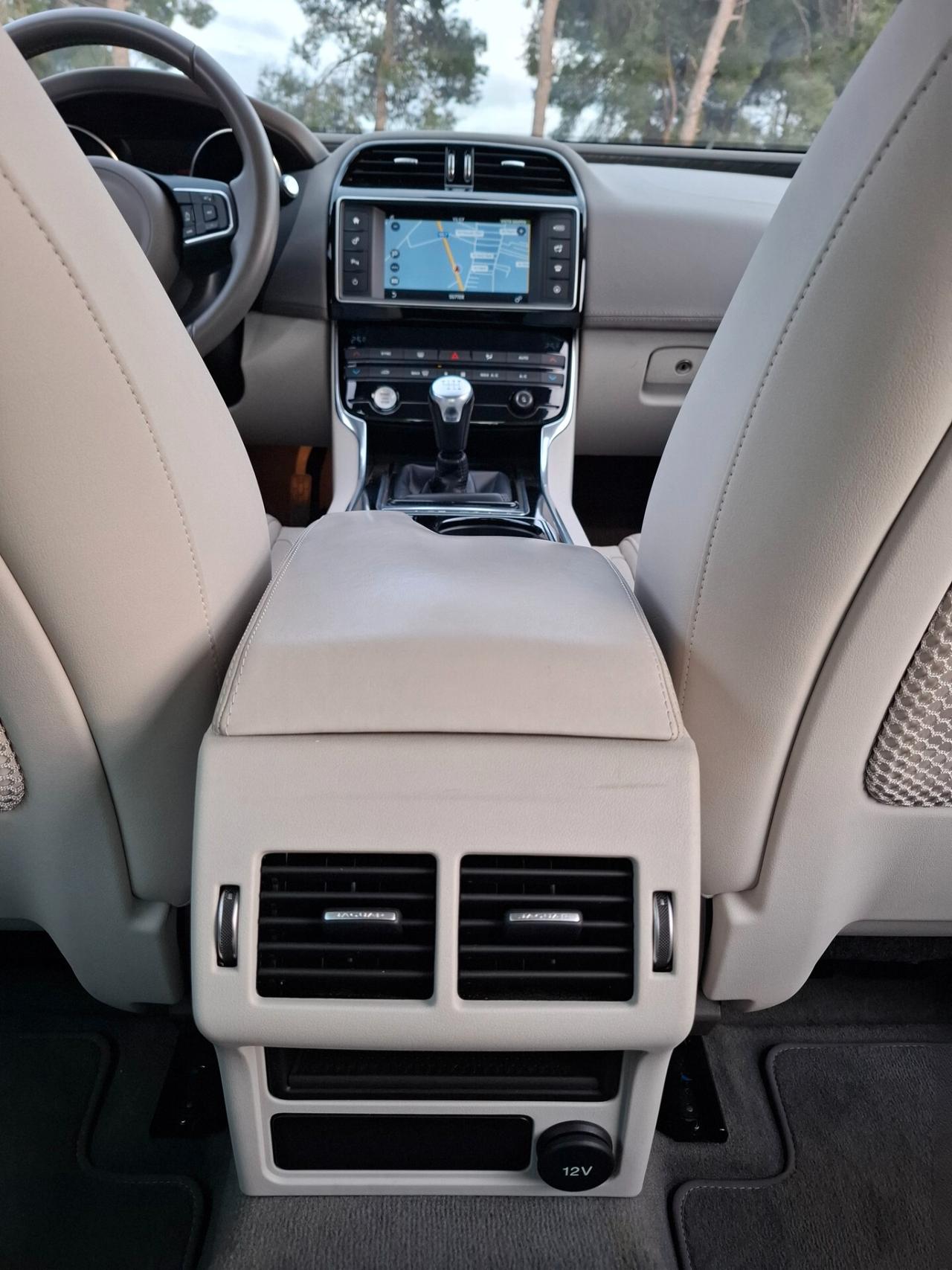 Jaguar XE 2.0 D 180cv *SOLO 23.000 KM*