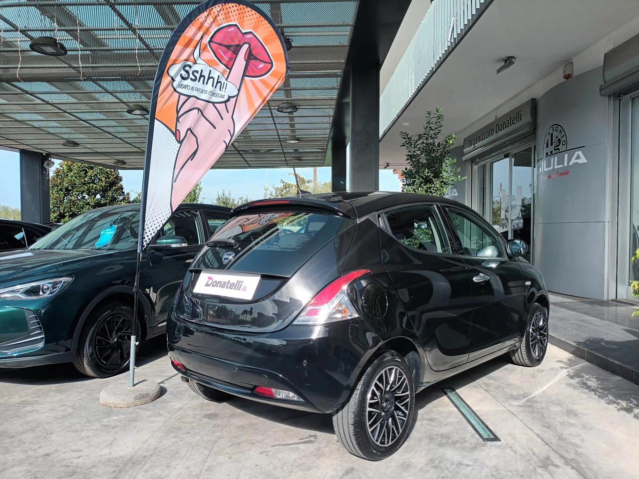 Lancia Ypsilon 1.0 Platino Hybrid 70 CV