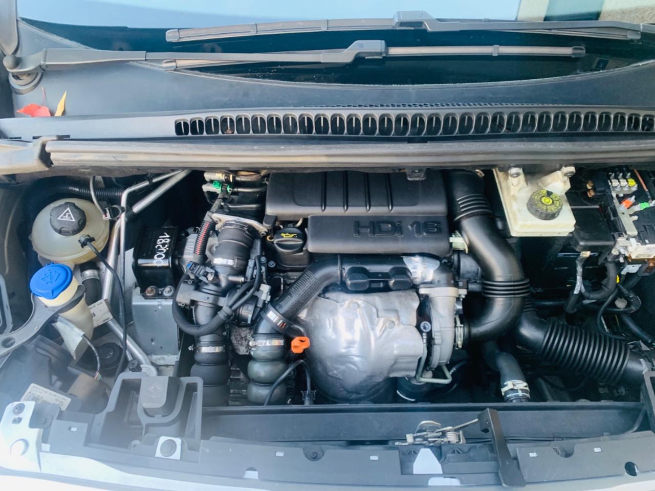 Peugeot 5008 1.6 HDi 110CV Féline 7 posti