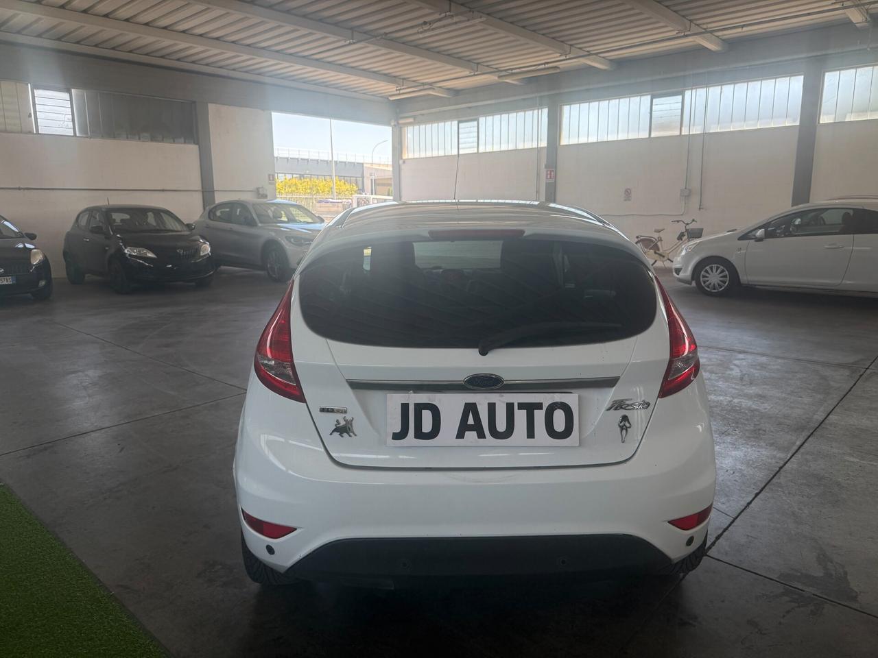 Ford Fiesta 1.4 TDCi 68CV 5 porte Titanium