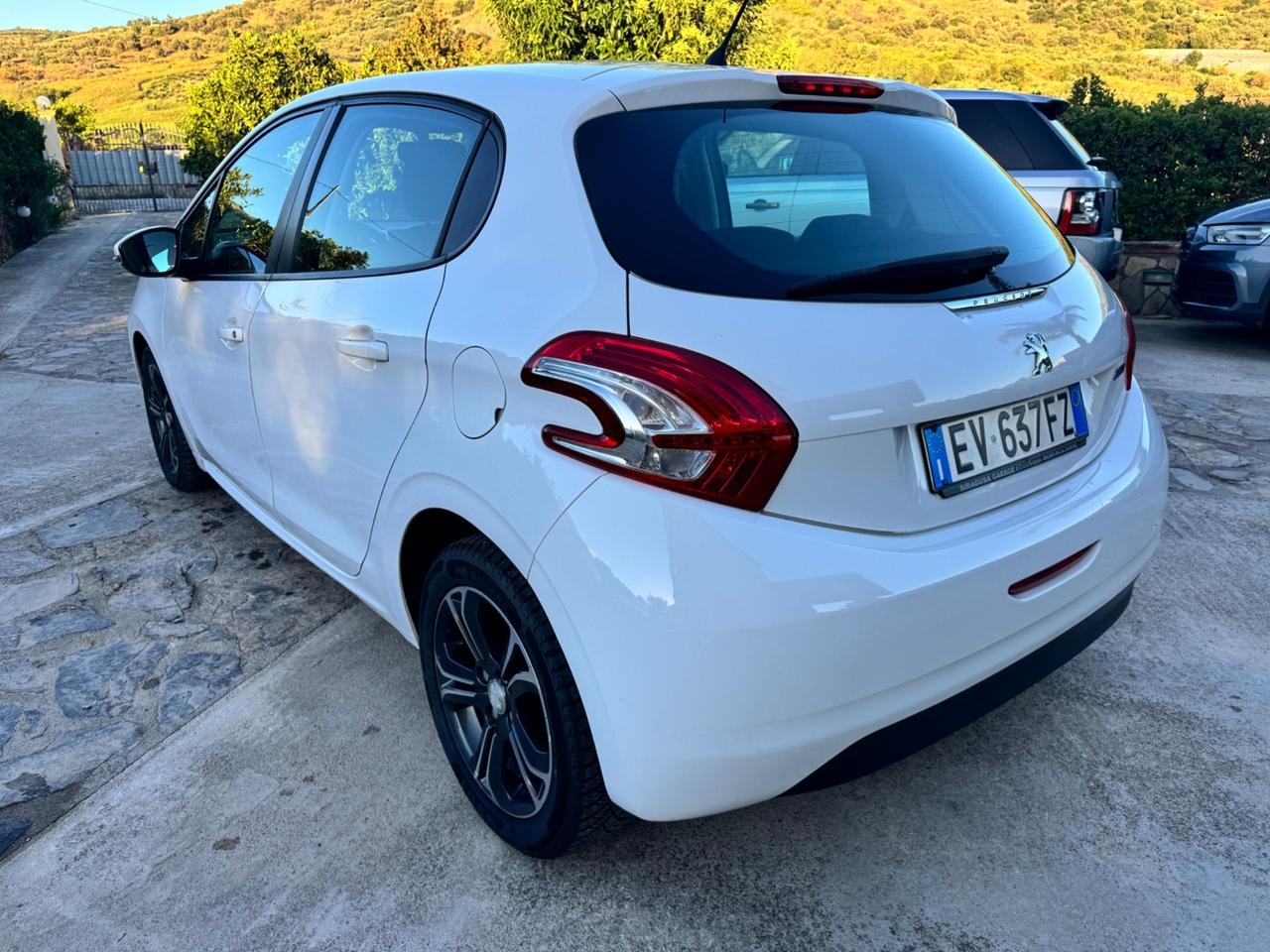 Peugeot 208 1.4 HDi 68 CV 5 porte Allure