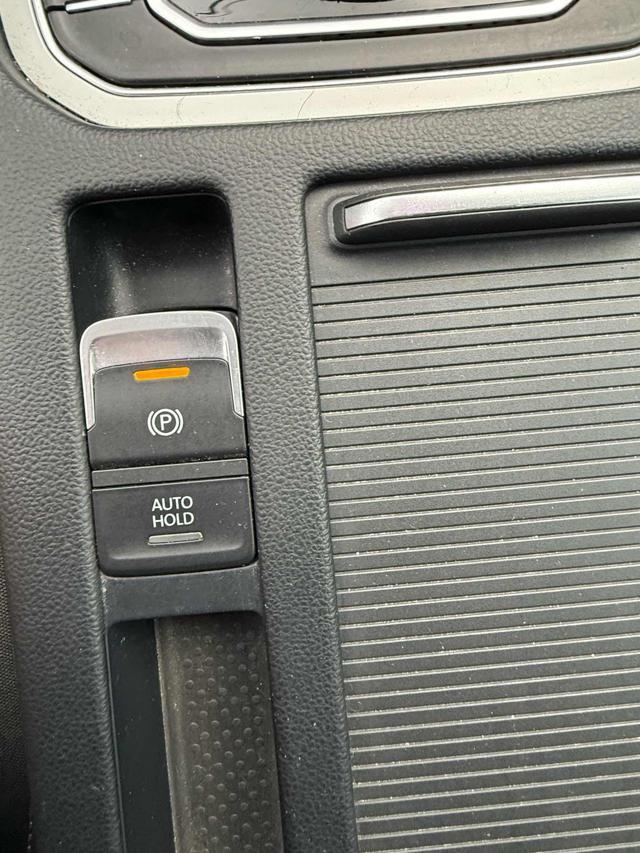 VOLKSWAGEN Passat Variant 1.6 TDI SCR DSG Business BMT