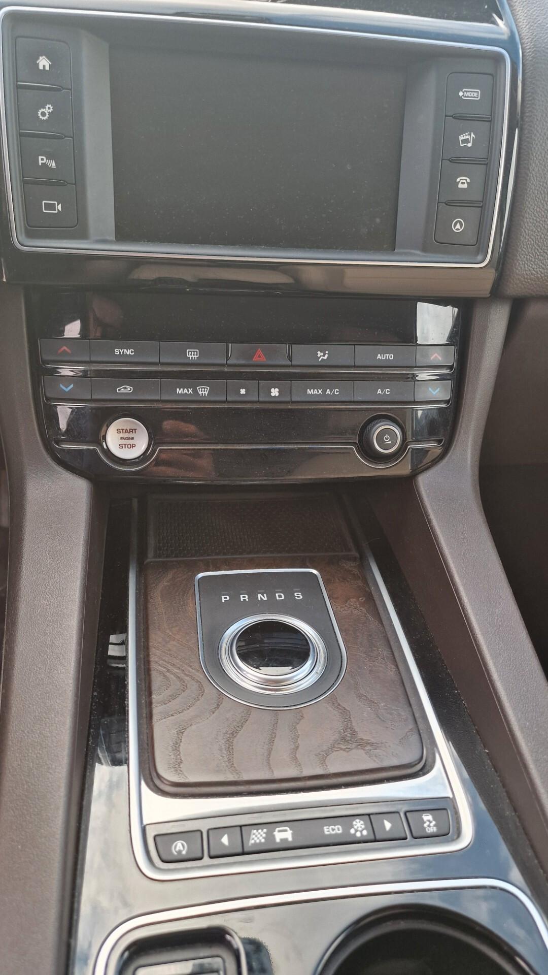 Jaguar F-Pace 2.0 D 180 CV AWD Prestige