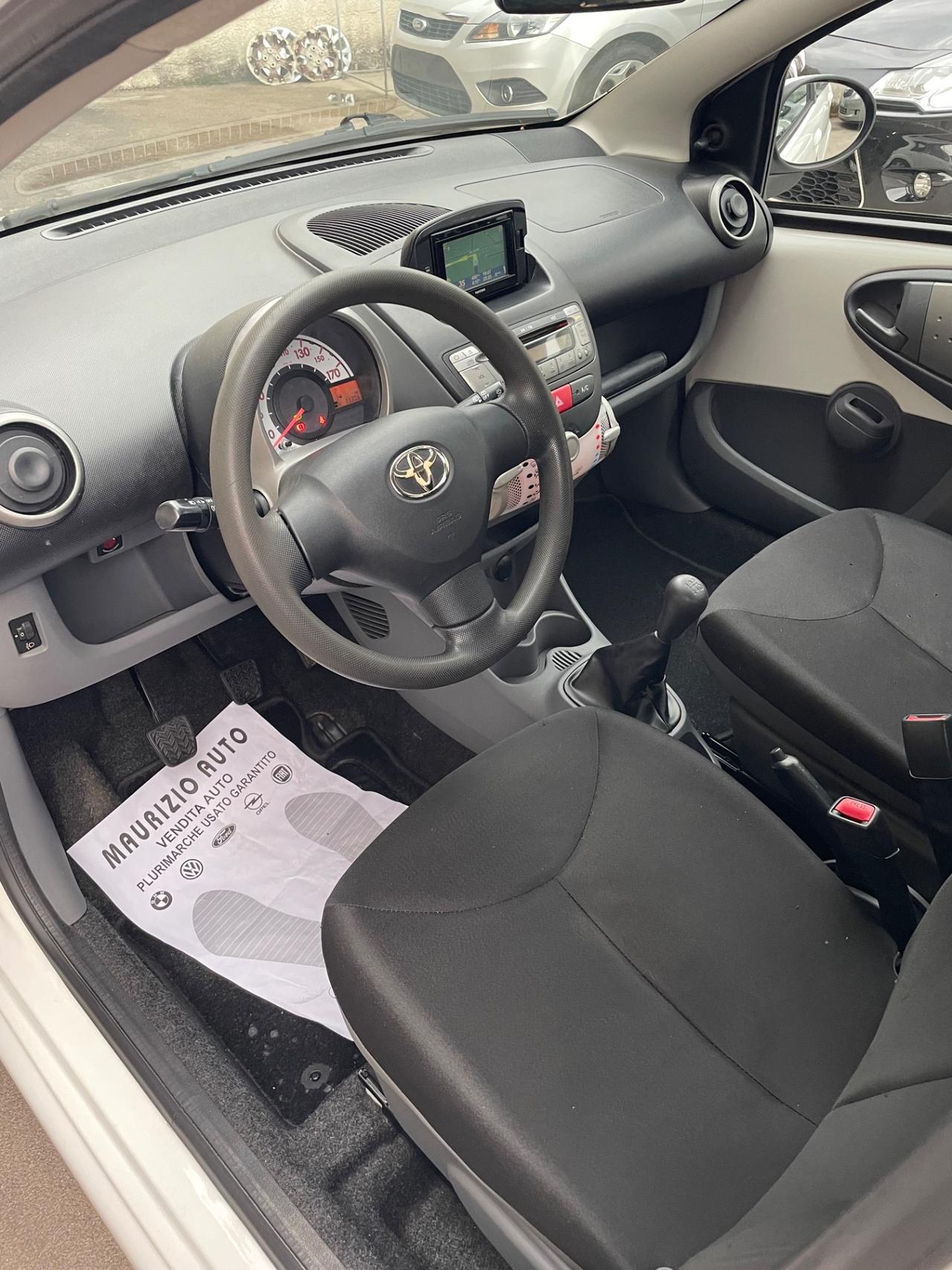 Toyota Aygo 1.0 12V VVT-i 5 porte Sol Connect navigatore