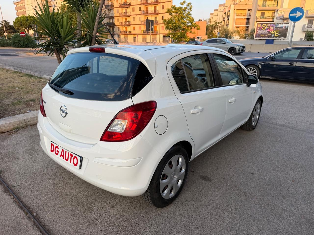 Opel Corsa 1.2 benzina 85 cv 2012