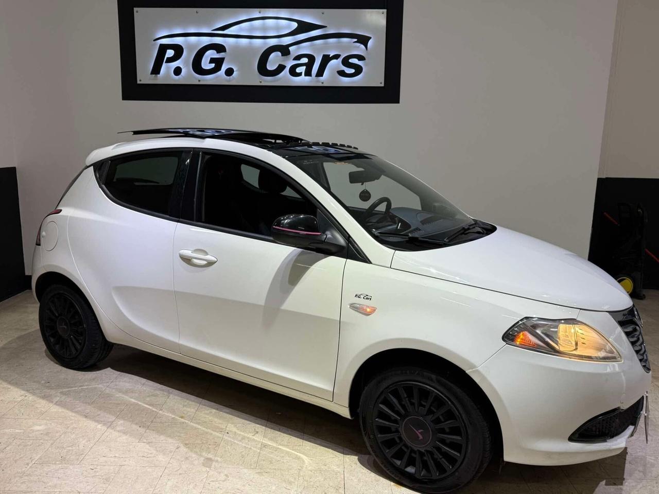 Lancia Ypsilon 1.2 69 CV london Paris