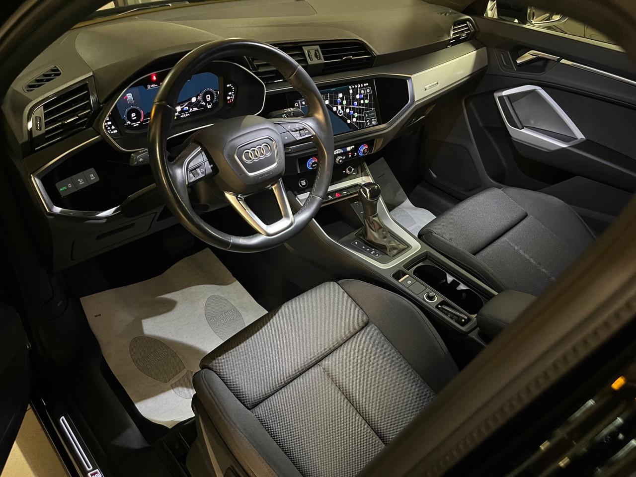 Audi Q3 SPB 35 TDI S-Line TOTAL BLACK!!