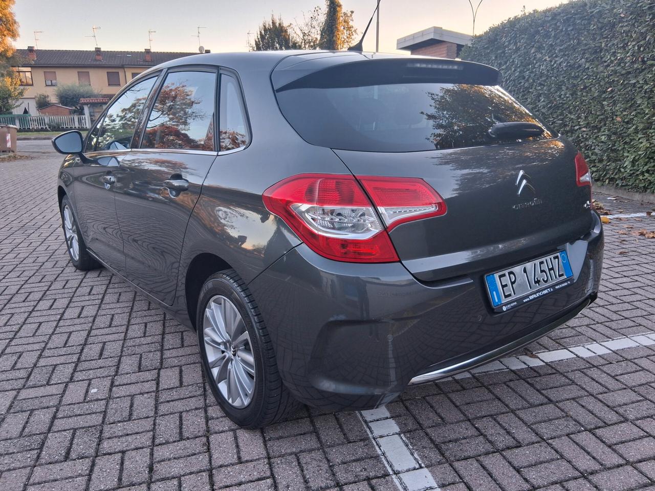 Citroen C4 1.4 VTi 95 Seduction..CELL 320 147 1147 WUATSAPP 3276540940