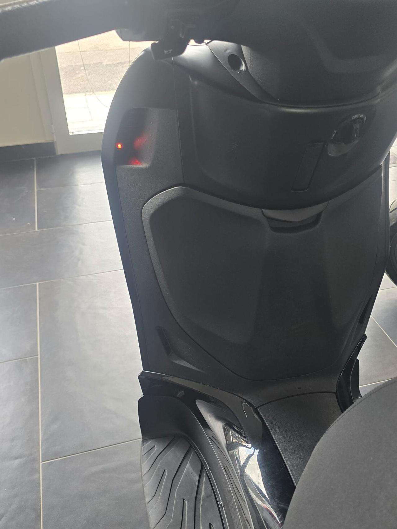 Piaggio Beverly 300 DEEP BLACK