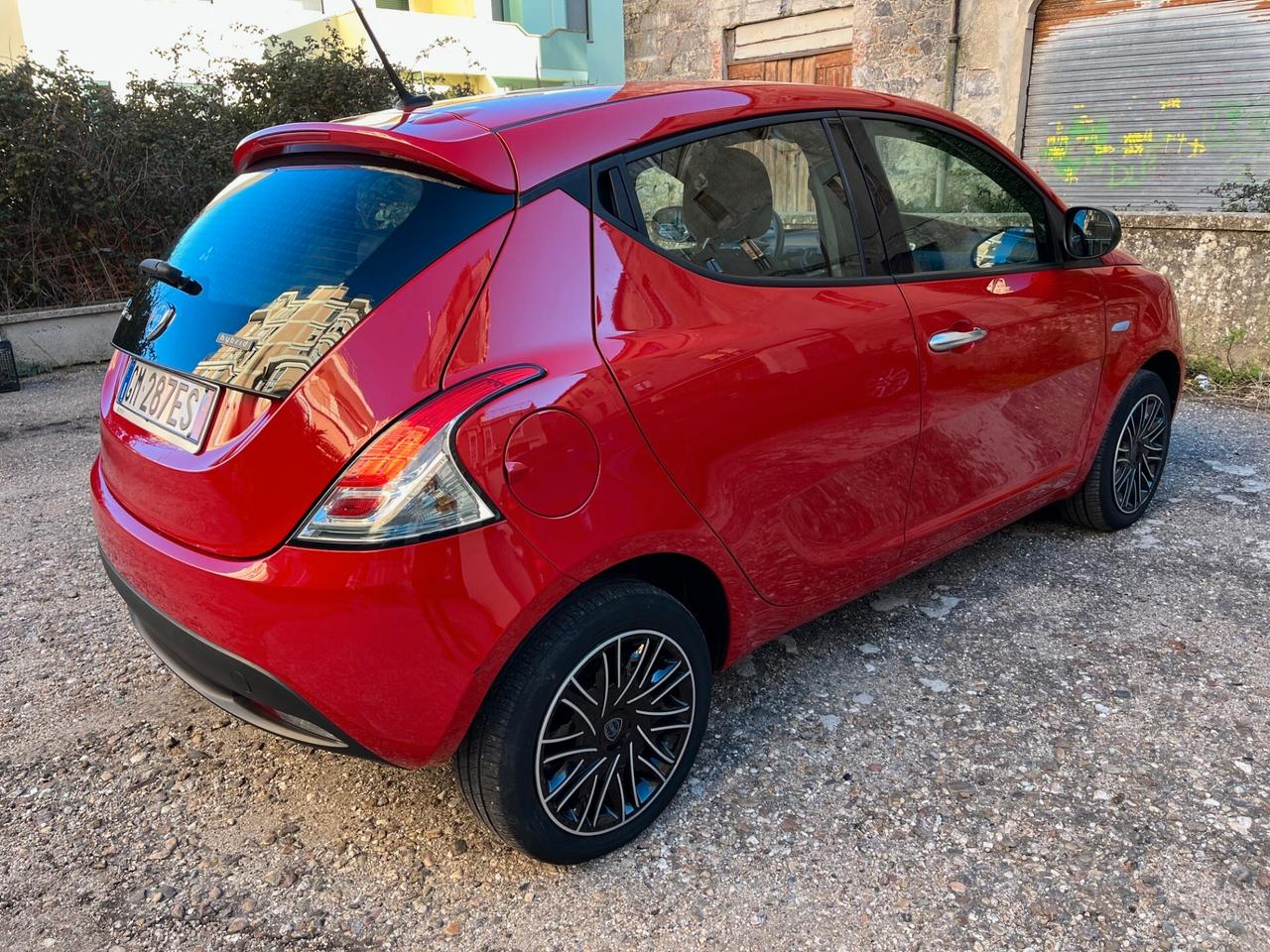 Lancia Ypsilon 1.0 FireFly 5 porte S&S Hybrid Silver Plus