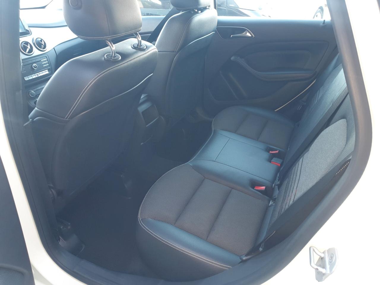 Mercedes-benz B 180 B 180 d Automatic Premium