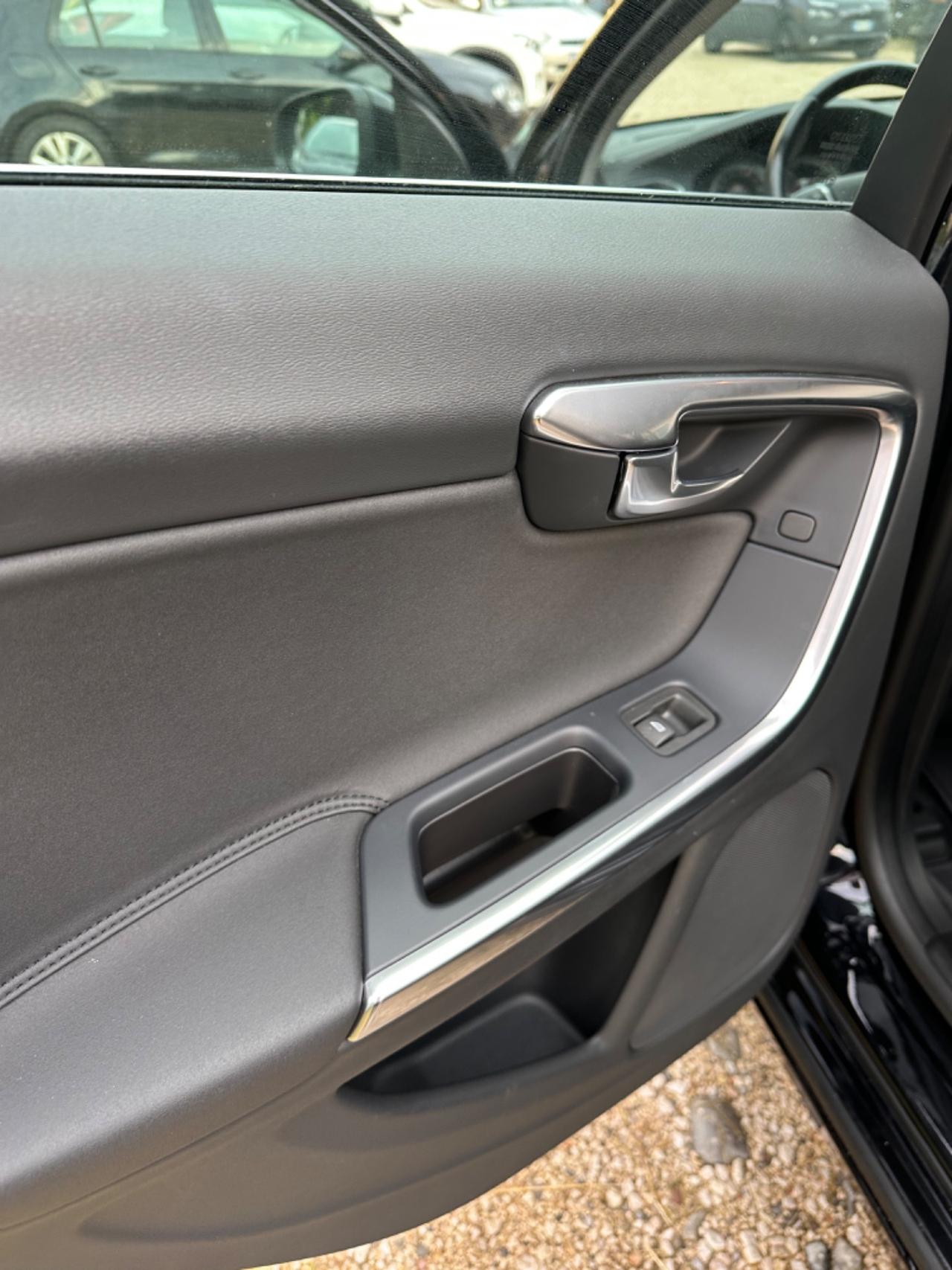 Volvo V60 D2 1.6 MOMENTUM KMCERT GARANZ UNICOPR