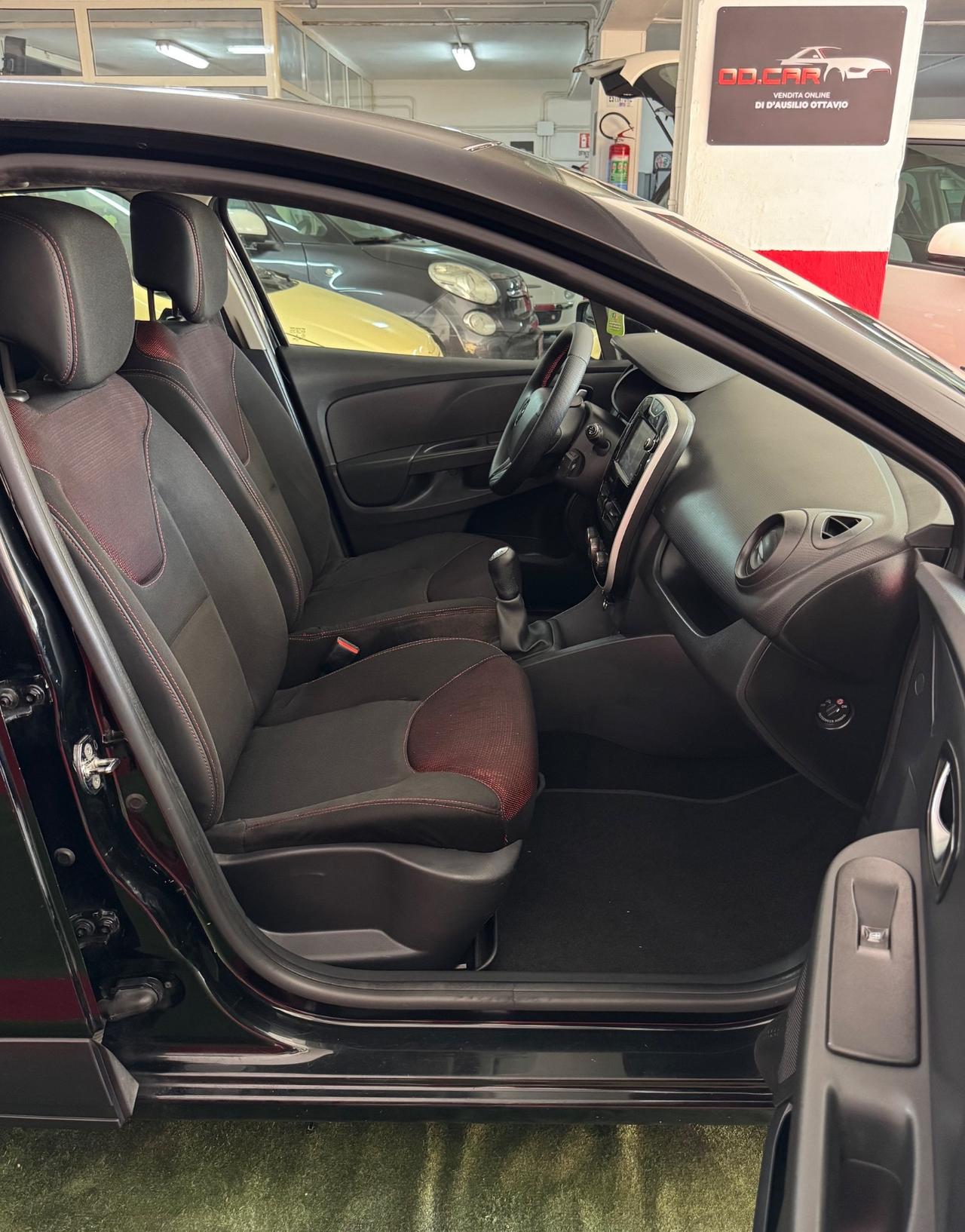 Renault Clio 1.2 75CV 5 porte Anno 2015 Unico proprietario