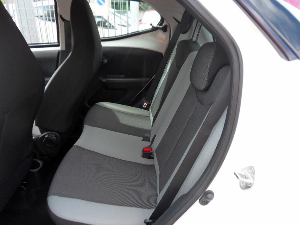 Toyota Aygo 1.0 VVT-i 69 CV 5 porte x-business MMT