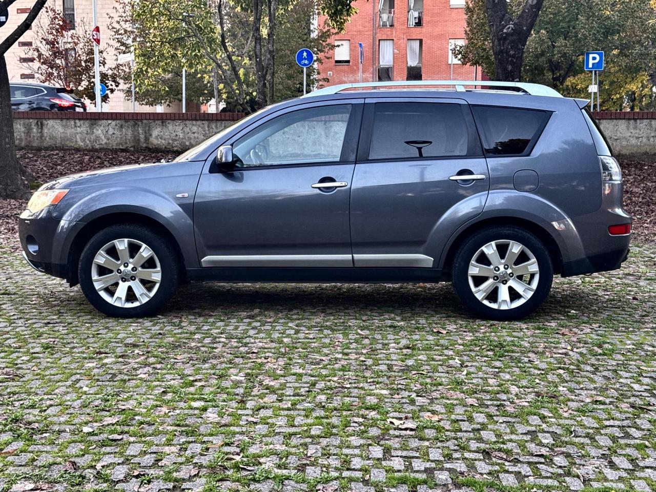 Mitsubishi Outlander 2.0 DI-D Instyle 7 p.ti DPF 2007 4x4