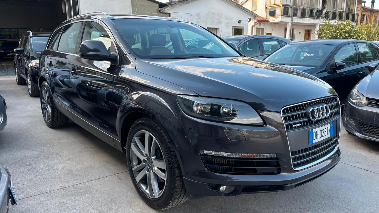 Audi Q7 3.0 V6 TDI 233CV quattro tiptronic
