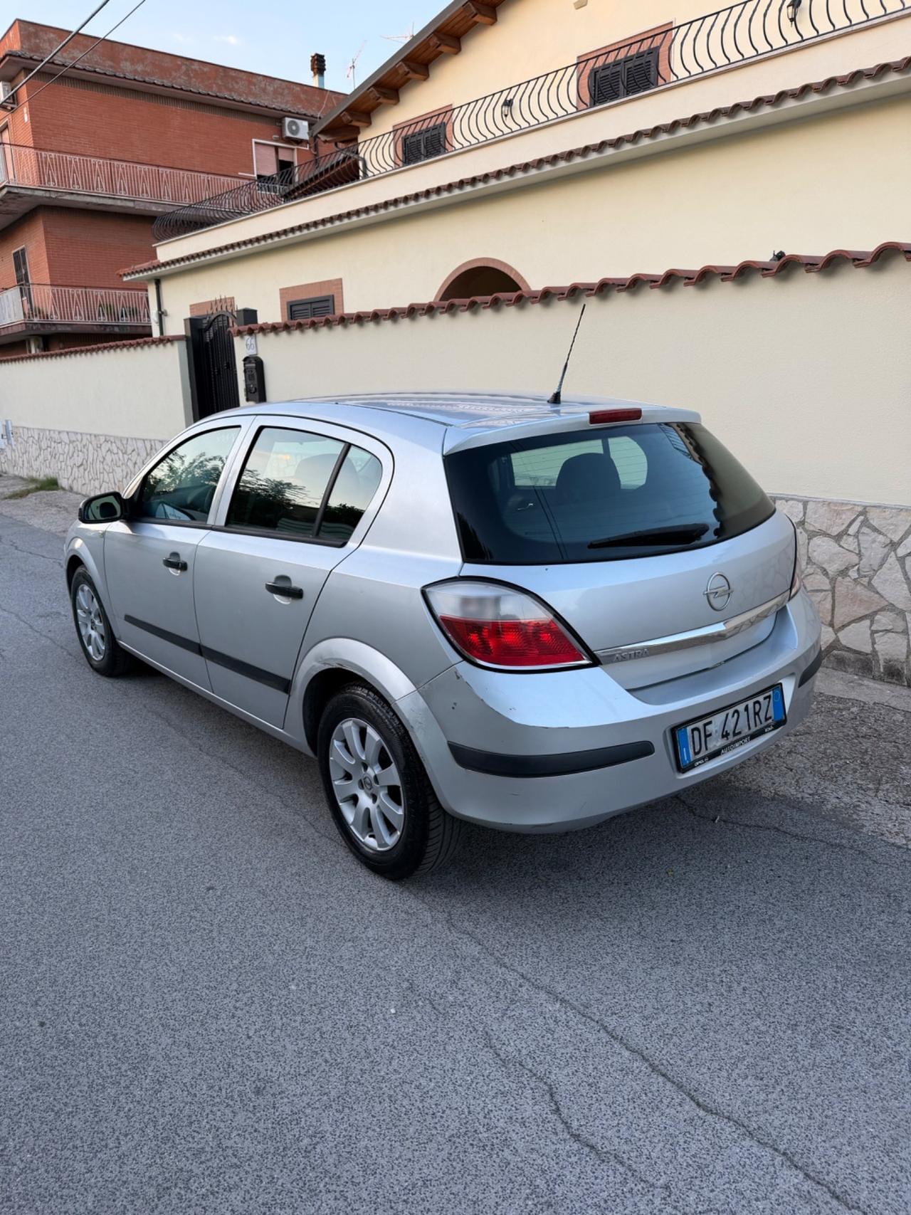 Opel Astra 1.4 16V Twinport 5 porte Enjoy