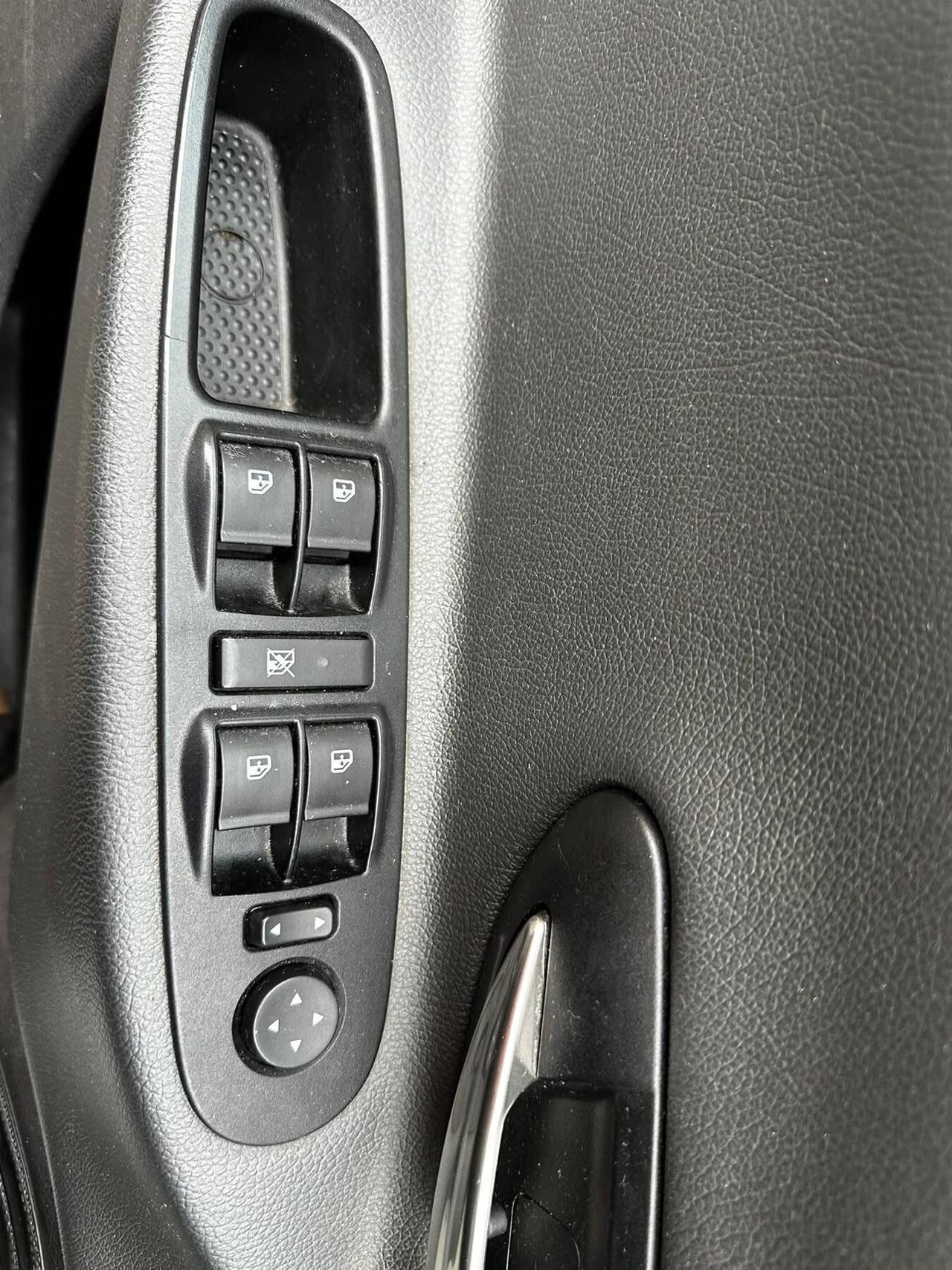 Lancia Ypsilon 1.2 69 CV 5 porte GPL Ecochic Silver NEOPATENTATI