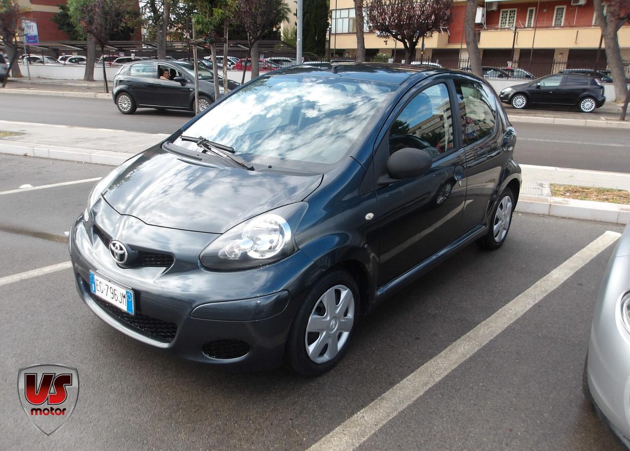 TOYOTA AYGO 1.0 BENZ-2011