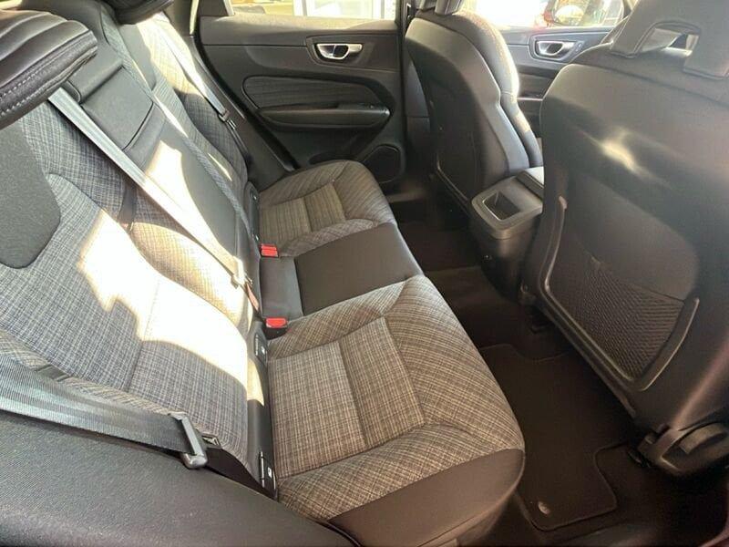 Volvo XC60 B4 (d) AWD automatico Core