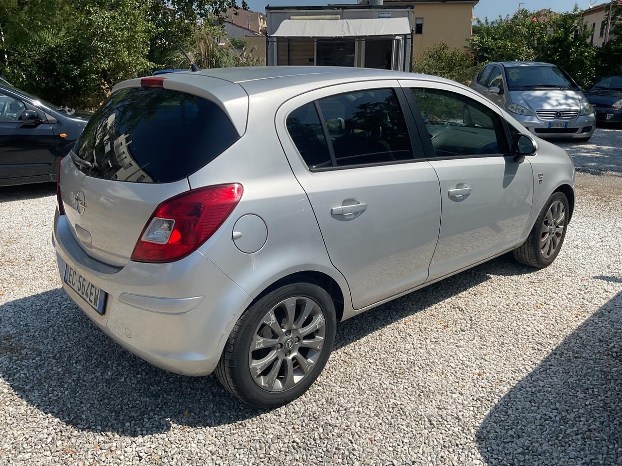 Opel Corsa 1.2 5 porte Cosmo