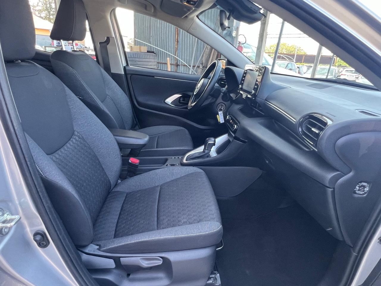 Toyota Yaris 1.5 Hybrid 5 porte Business FINANZIABILE