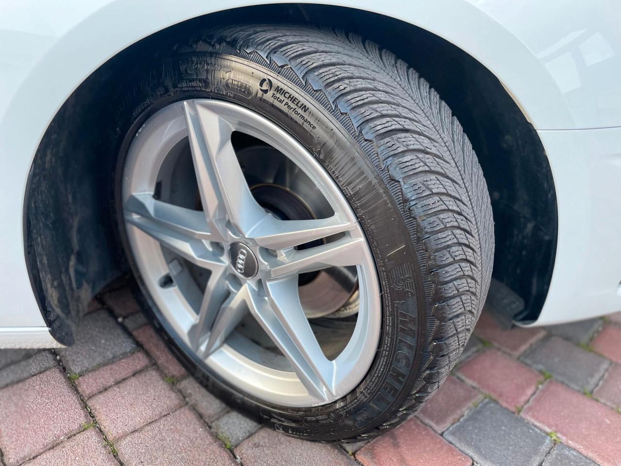 Audi A4 Avant 30 TDI S tronic S line