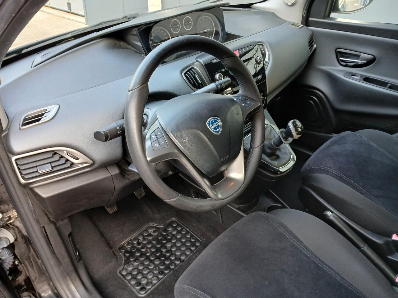 Lancia Ypsilon 1.2 69 CV Unyca*EURO5*NEOPATENTATI