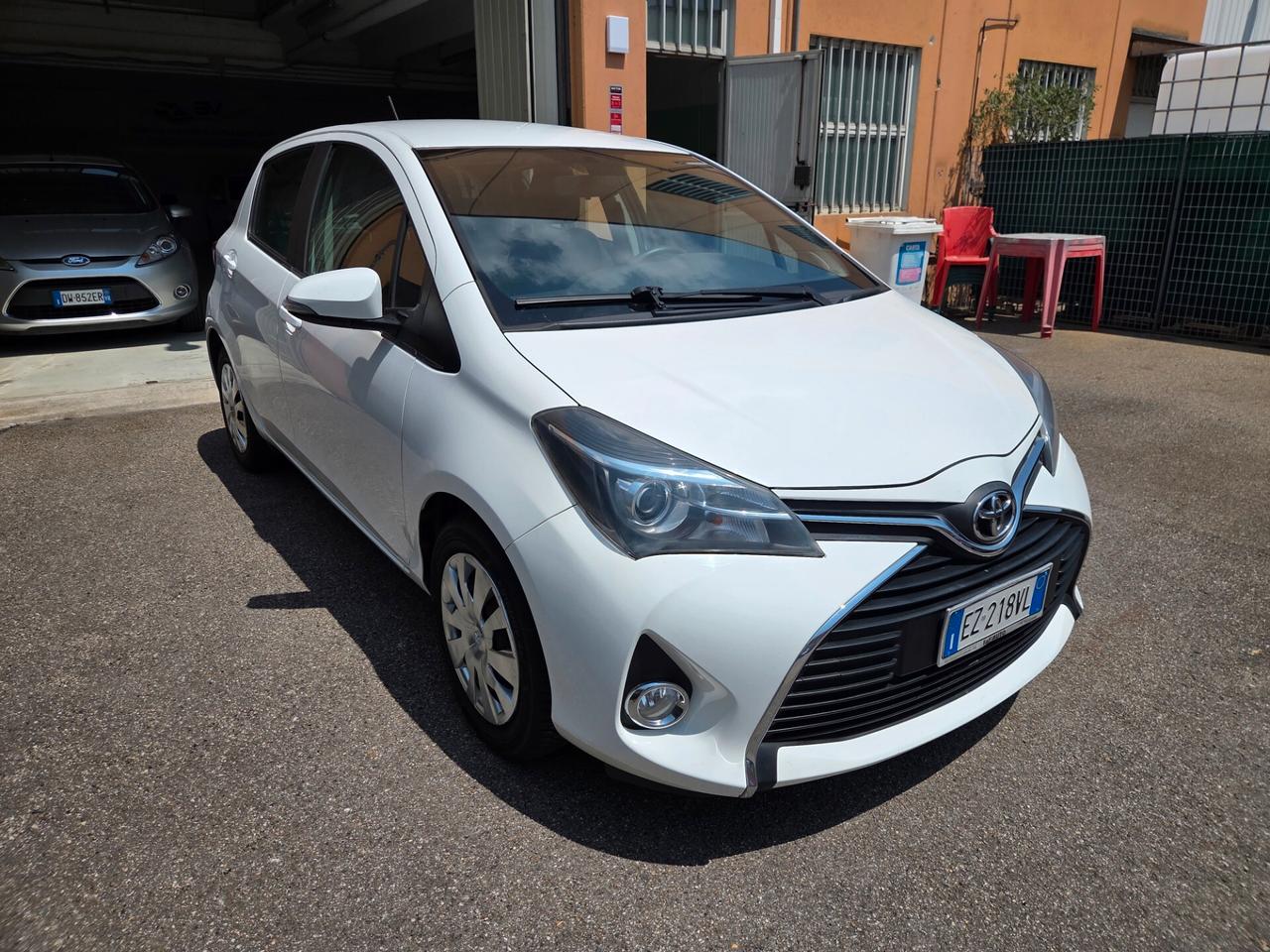 Toyota Yaris 1.0 5 porte Lounge unico proprietario