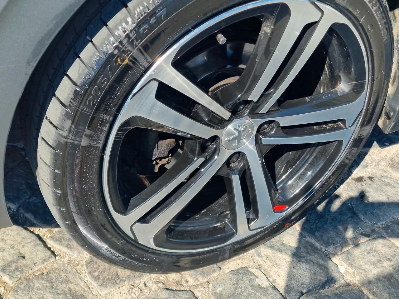 Peugeot 208 BlueHDi 100 5 porte GT Line