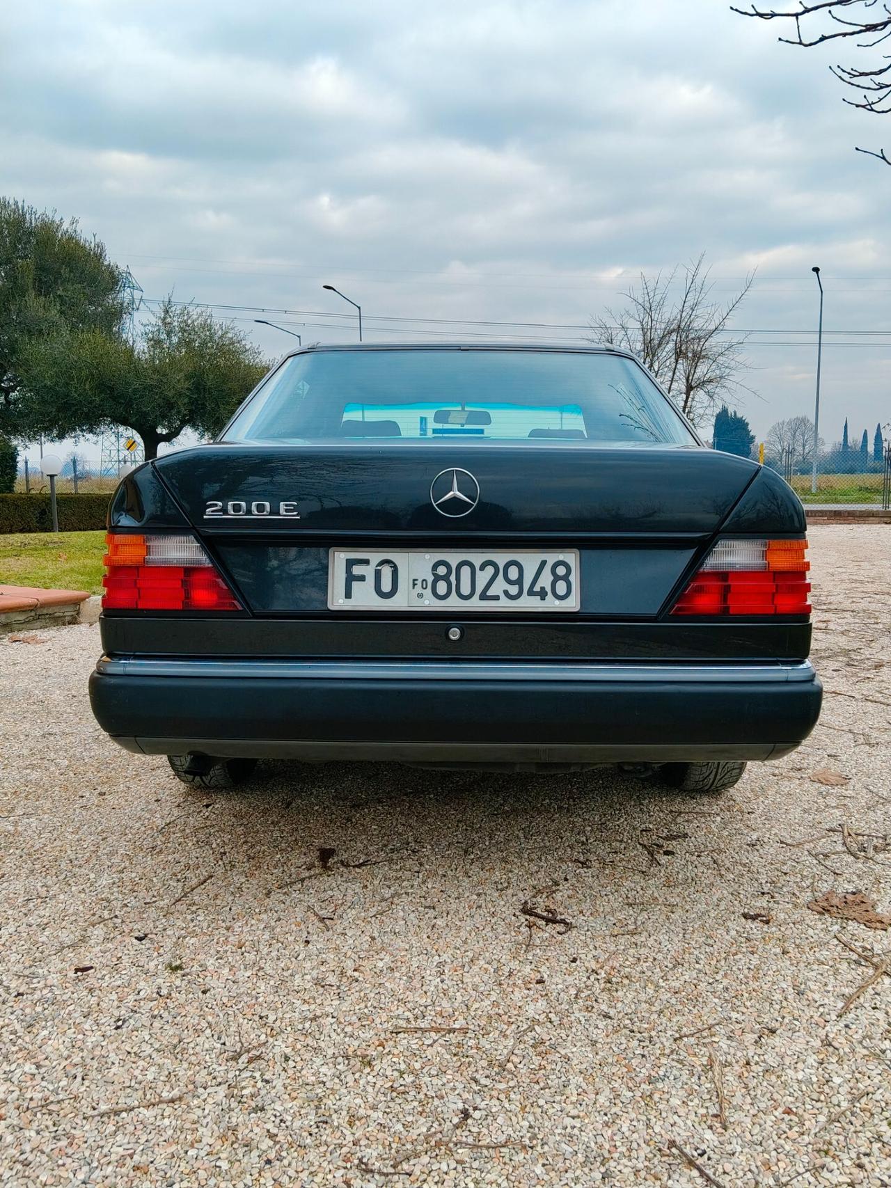 Mercedes-benz E200