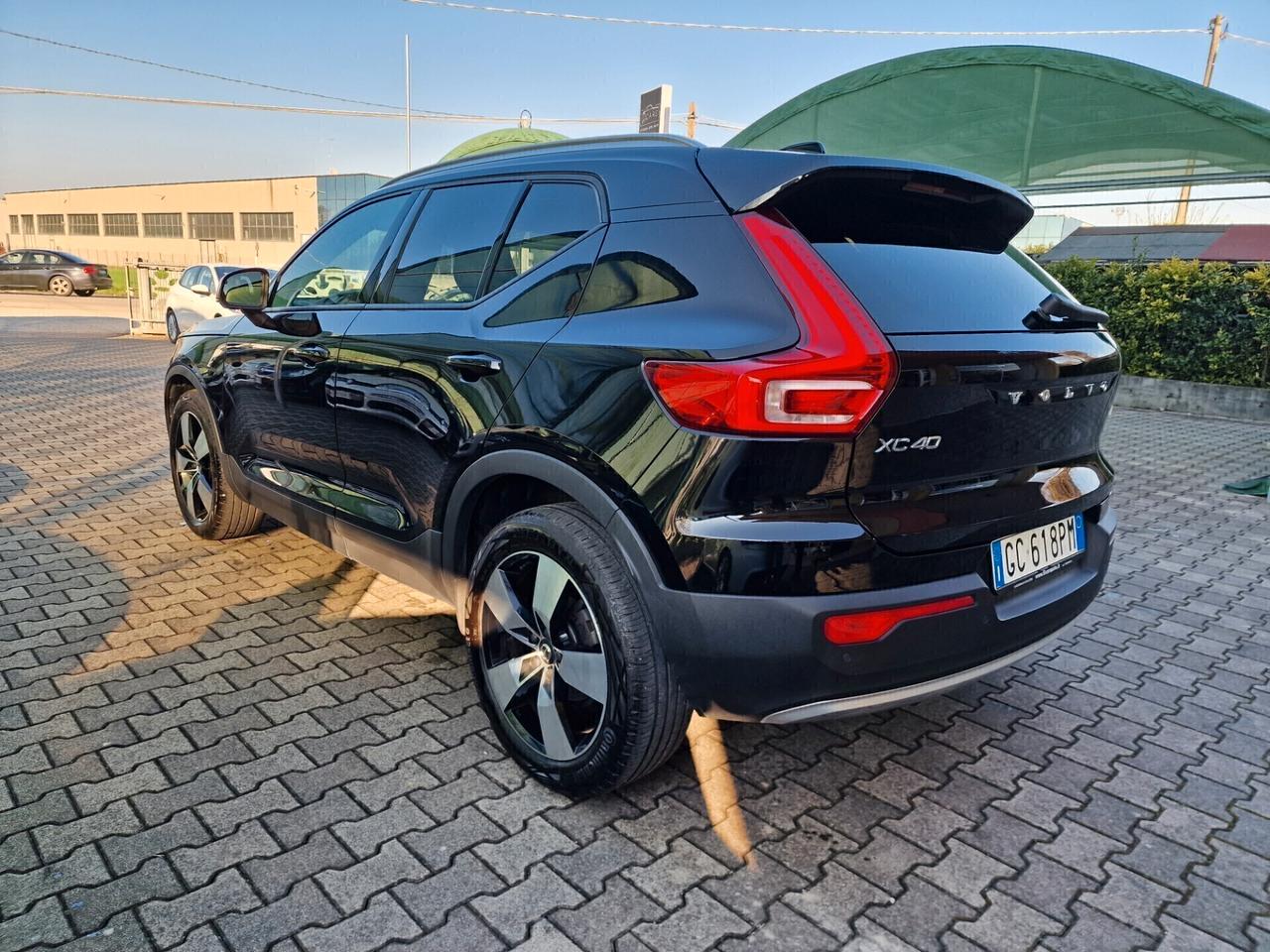 Volvo XC40 T2 Geartronic Momentum Pro tettuccio apribile