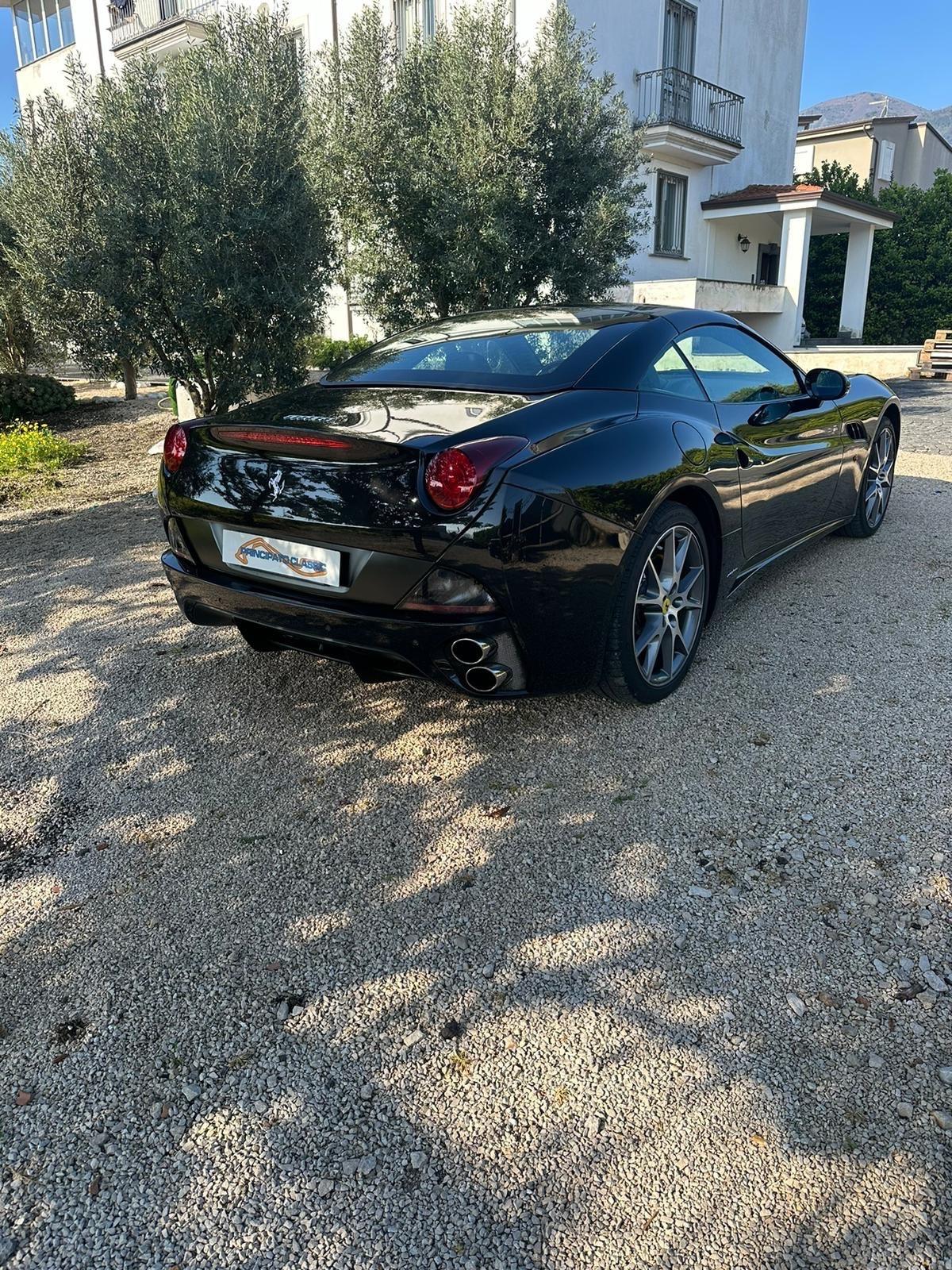 Ferrari California DCT nera book service provenienza rete ferrari