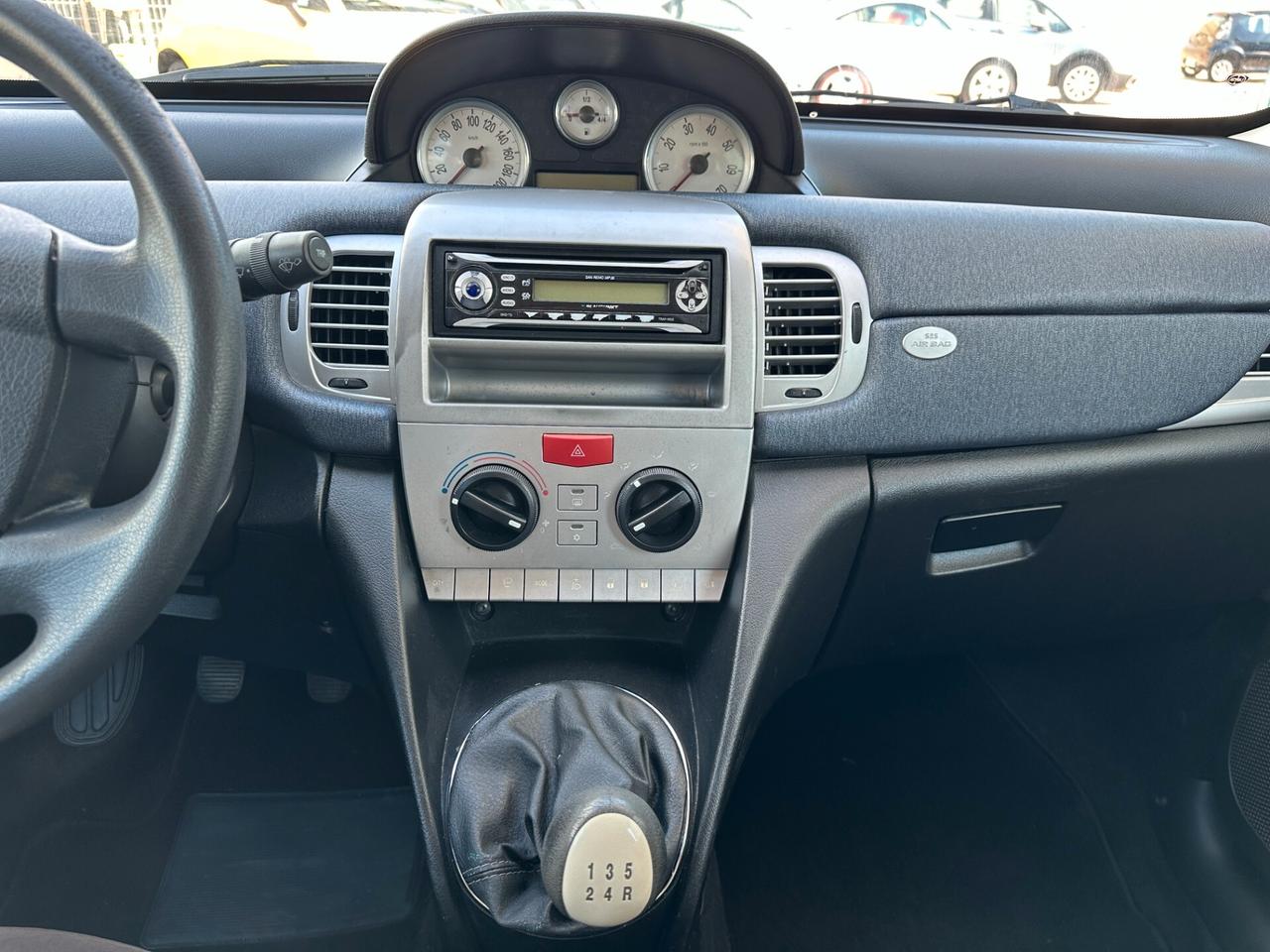 Lancia Ypsilon 1.3 MJT 75 CV Oro